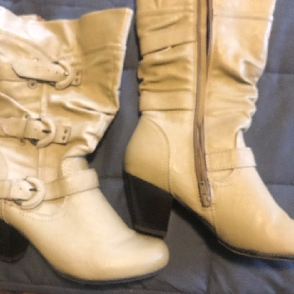 Boots - Picture 3 of 6